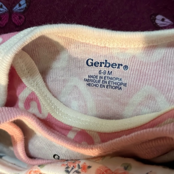 Bundle of 4 Super Sweet Infant Onesies, All New Without Tags! Size 6-9 Months - Picture 7 of 7